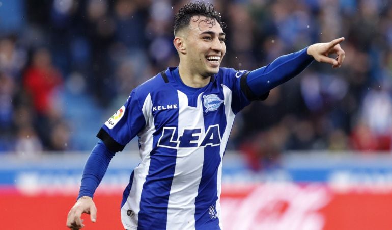 Munir celebra un gol con la camiseta del Deportivo Alavés.