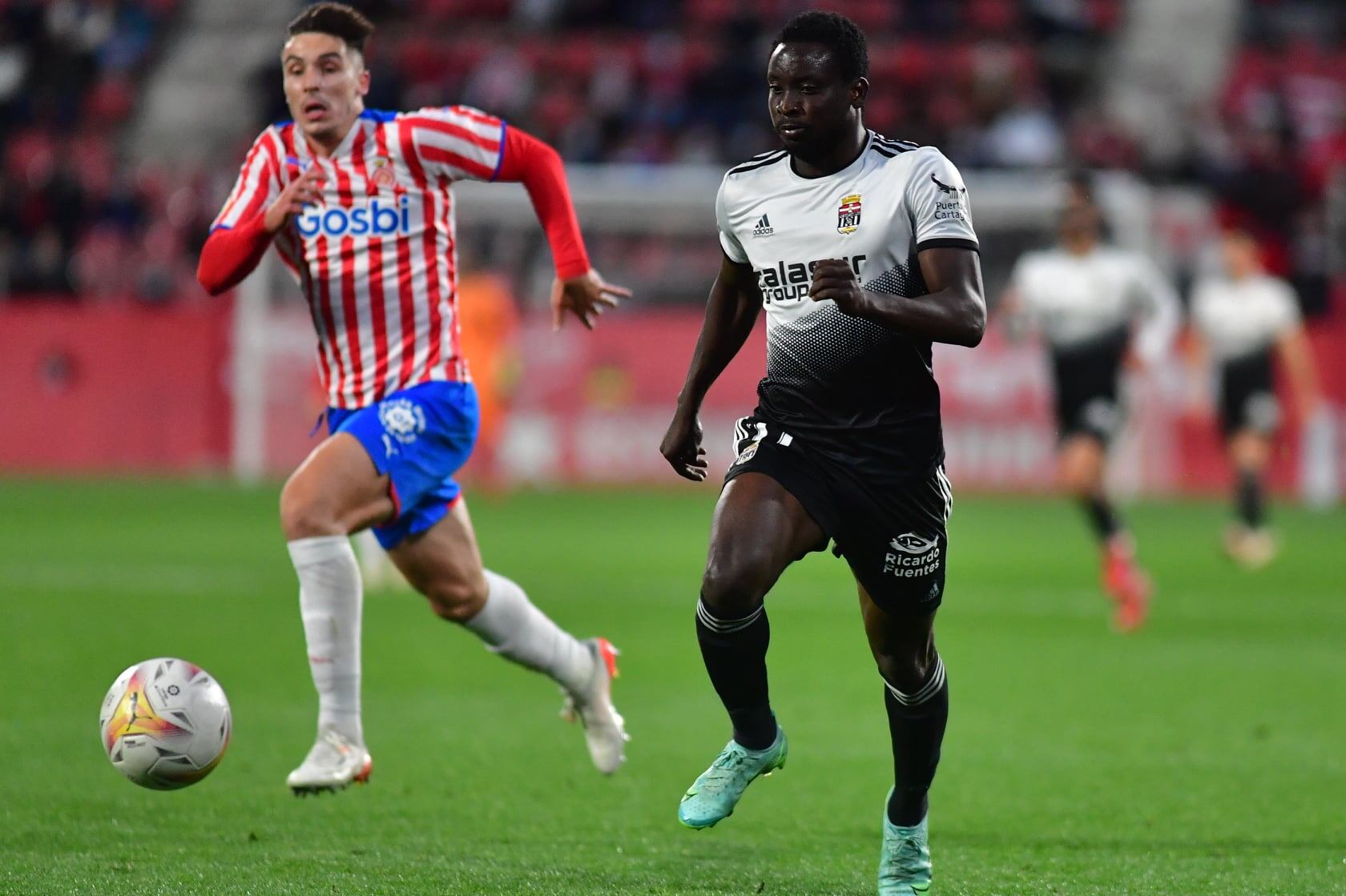 Dauda en carrera en el partido de ida en Montilivi