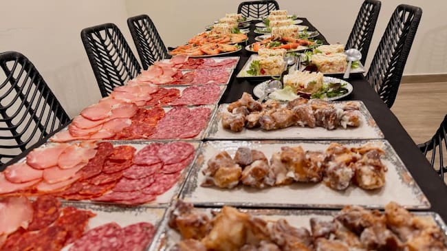 Platos variados en Q'Ros Bar