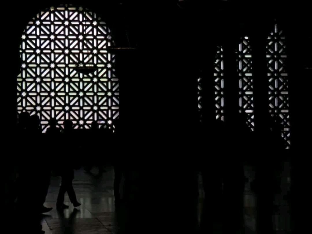 Celosía de Rafael de la Hoz vista desde el interior de la Mezquita Catedral de Córdoba