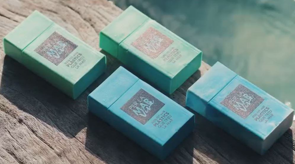 Fabricats amb plàstic recollit a les platges de Menorca