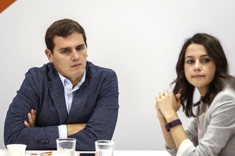 GRA199. MADRID, 18092017.- El líder de Ciudadanos, Albert Rivera, junto a la portavoz y secretaria de Formación, Inés Arrimadas, durante la reunión de la Ejecutiva del partido celebrada hoy en la calle Alcalá. EFEEmilio Naranjo