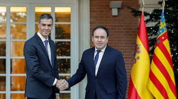 Pedro Sánchez se compromete con Pérez Llorca a crear la comisión mixta sobre la DANA