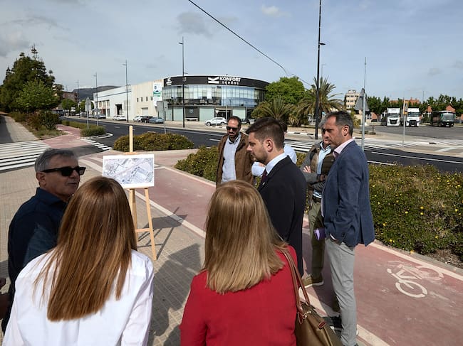 Visita del alcalde Prieto y autoridades a la zona del colector de Benieto