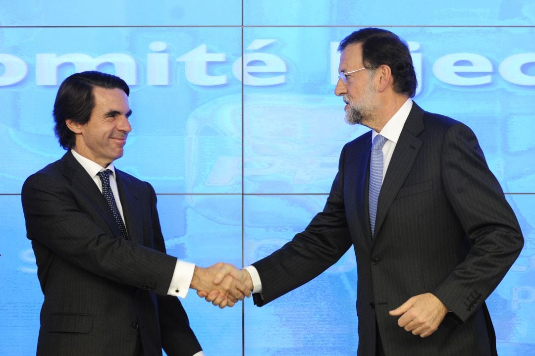 José María Aznar y Mariano Rajoy, en una imagen de archivo de 2011.