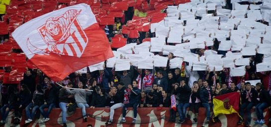 Los seguidores del Frente Atlético, en un partido en el Vicente Calderón.