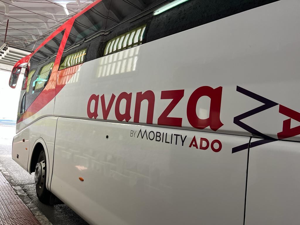 El convenio se ha suscrito con la empresa Avanza, concesionaria del transporte regular entre ambas localidades