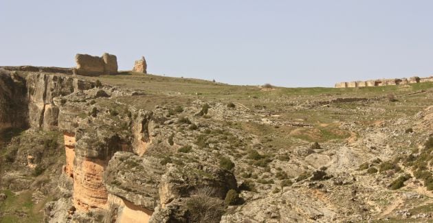 La hoz del río Gritos está al pie de las ruinas romanas de Valeria.