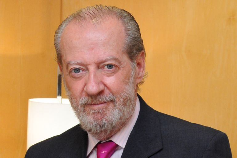 El presidente de la Diputación de Sevilla y candidato socialista a revalidar el cargo, Fernando Rodríguez Villalobos, ha manifestado este miércoles que a él le "salen las cuentas" para repetir la mayoría absoluta con la que gobierna