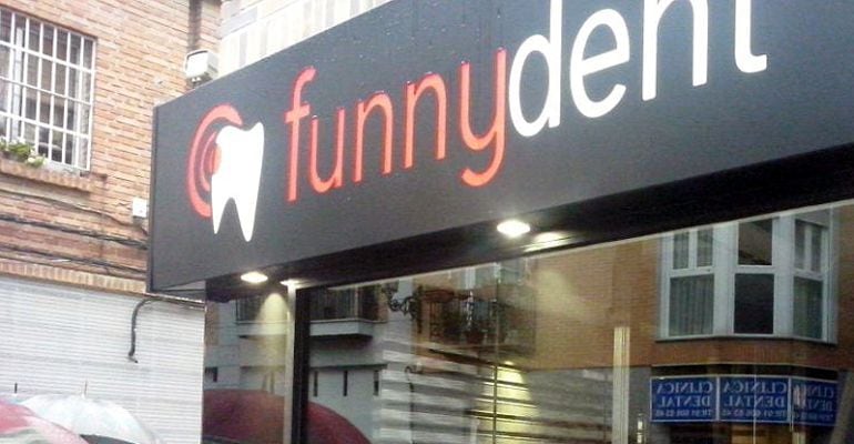 Fachada de la sede de Funnydent en Fuenlabrada