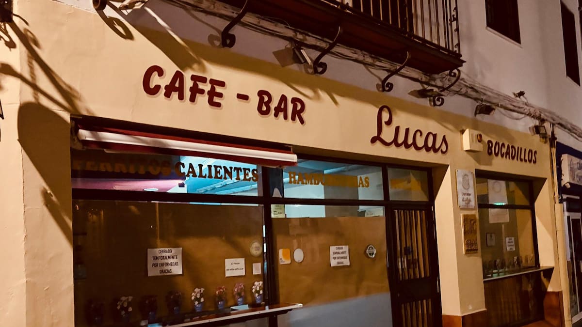 Entrevista a Rafael Gómez por el cierre del bar Lucas