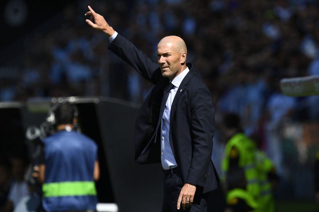 Zidane durante el encuentro ante el Celta en Balaídos.