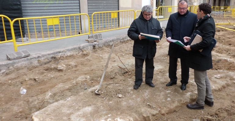 L'alcalde de Reus, Carles Pellicer, acompanyat dels tècnics municipals.