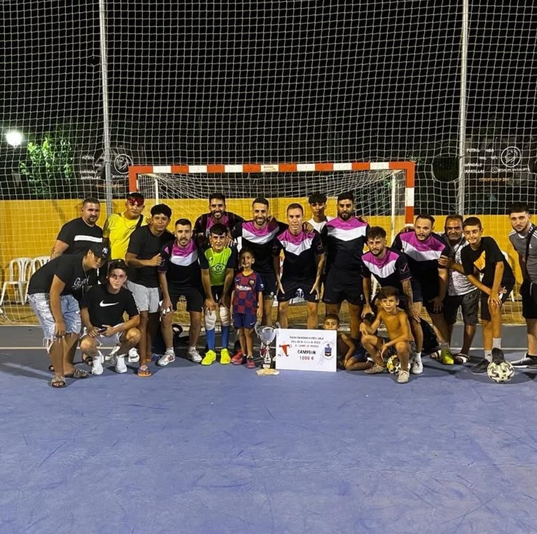 El equipo celebra la victoria