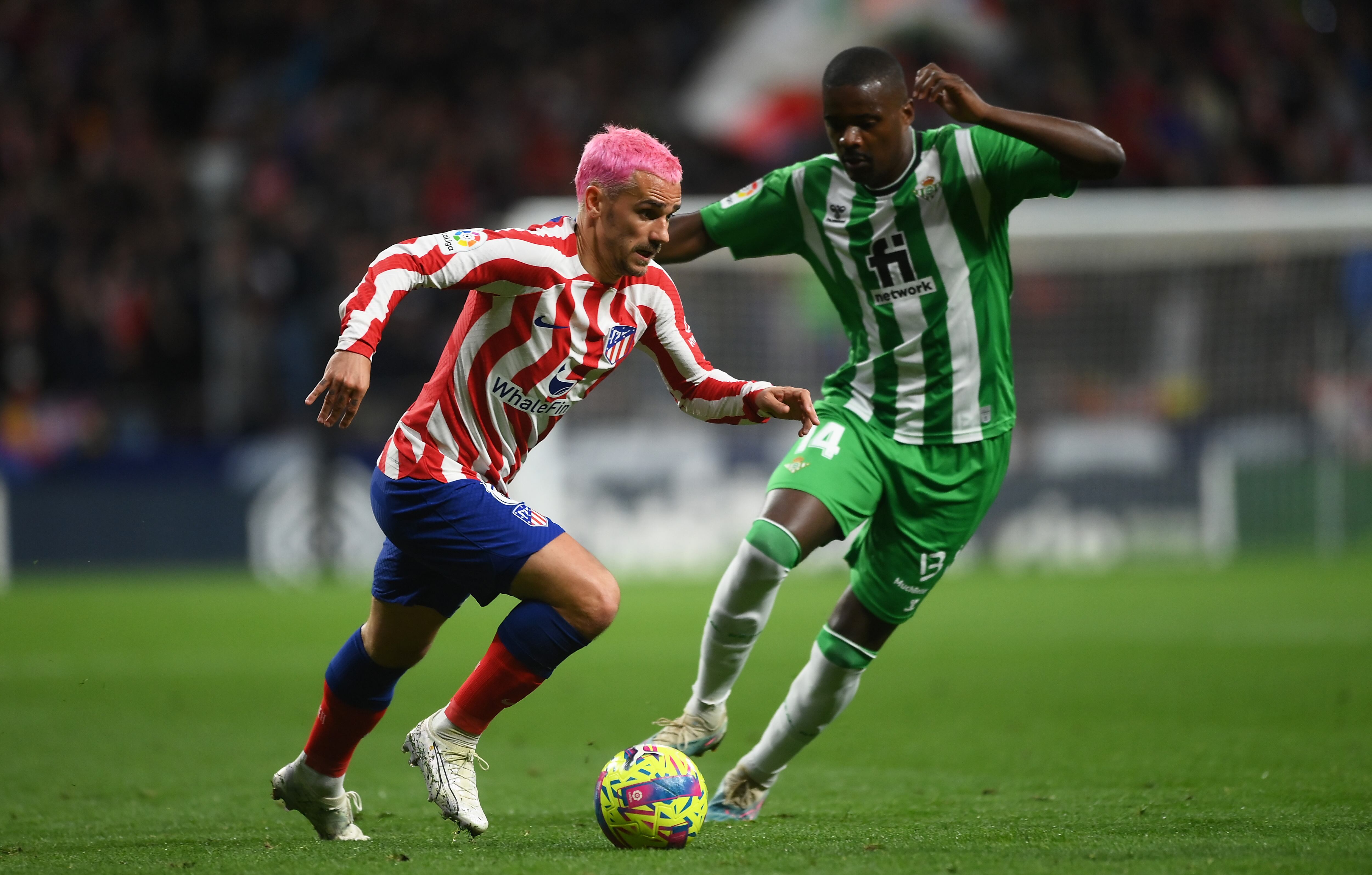 MADRID, SPAIN - APRIL 02: Antoine Griezmann of Atletico de Madrid is challenged by Willian Carvalho of Real Betis during the LaLiga Santander match between Atletico de Madrid and Real Betis at Civitas Metropolitano Stadium on April 02, 2023 in Madrid, Spain. (Photo by Denis Doyle/Getty Images)