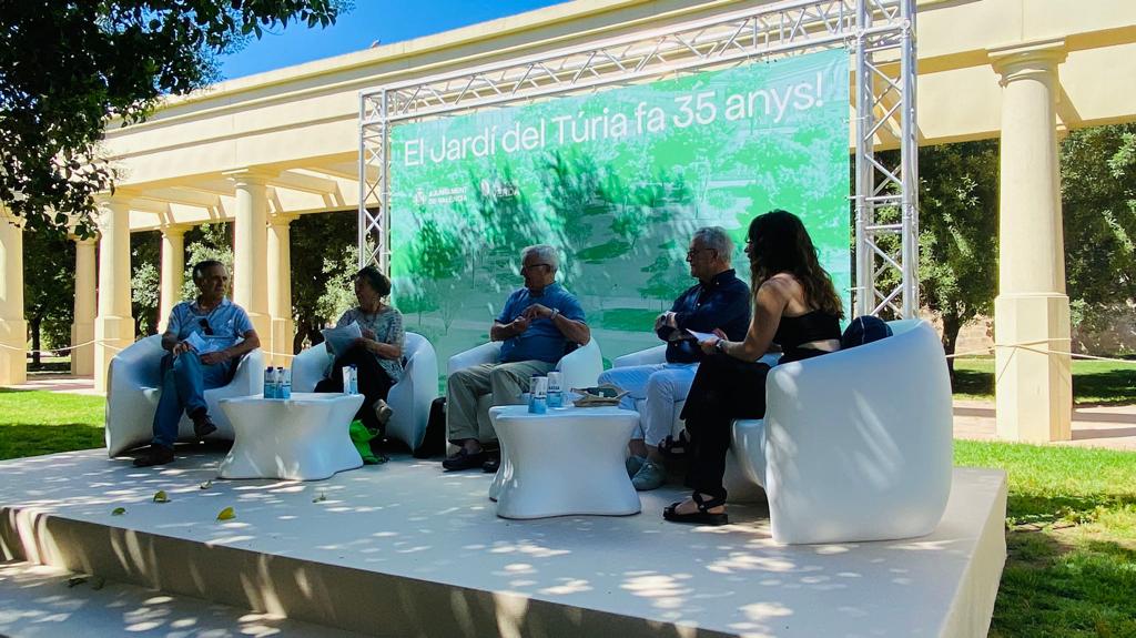 El alcalde de València, Joan Ribó, ha participado en el acto por los 35 años del Jardín del Túria.