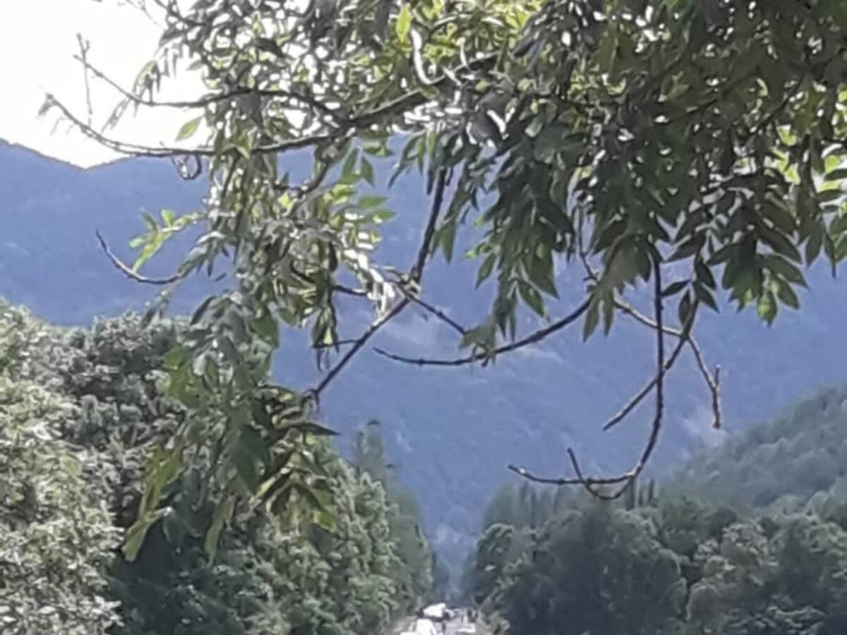 El accidente de un camión de bomberos corta durante varias horas la A-139