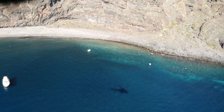 Las manchas de microalgas reaparecen en la costa oeste de Tenerife y El Hierro