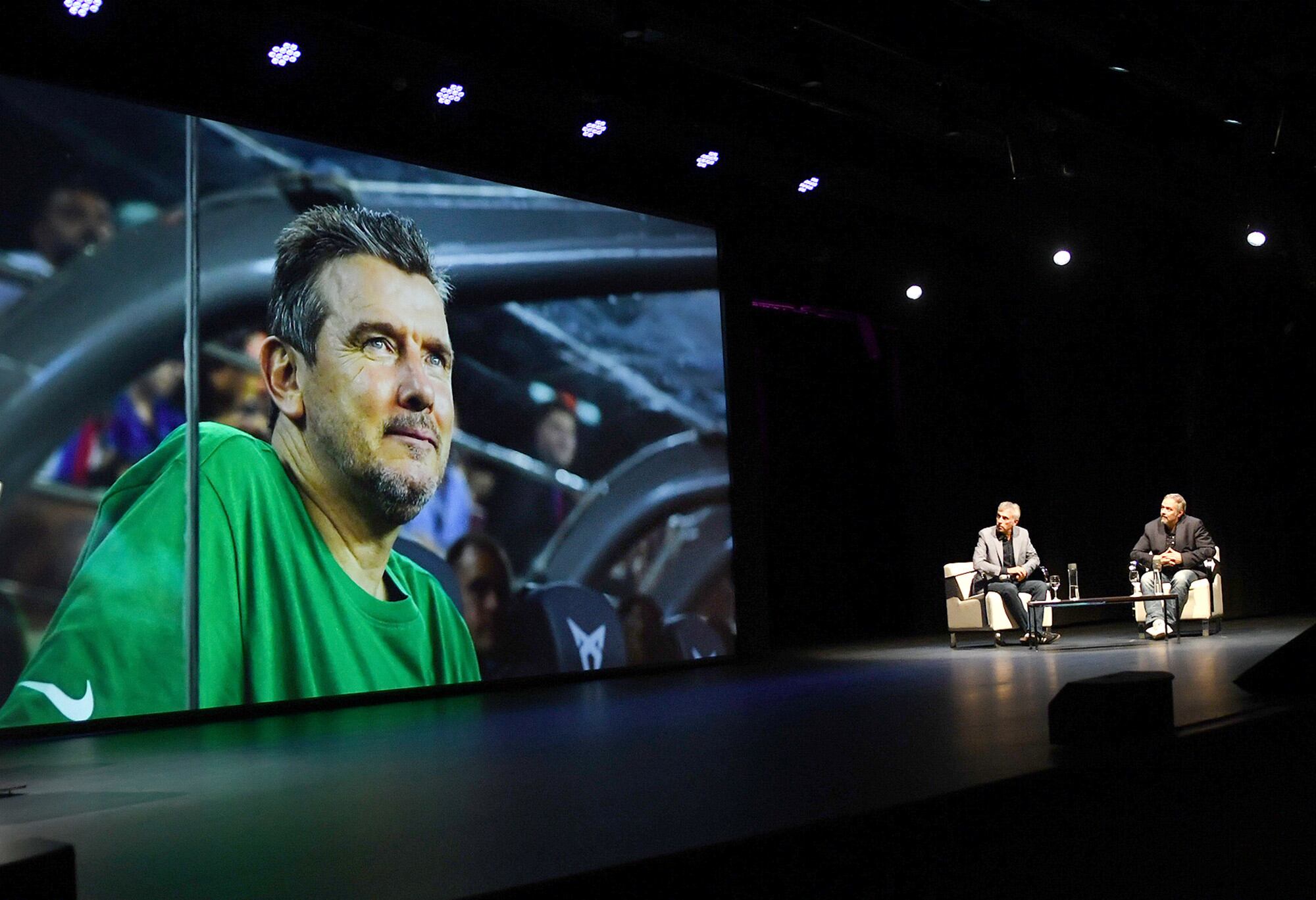 Xavier Torres amb Gabriel Fernàndez durant la gala de lliurament del premi Àlex Lliteras de periodisme esporitu.