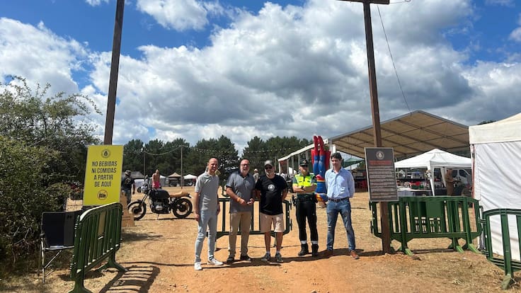 Miguel Latorre, subdelegado del Gobierno y el Jefe Provincial de Tráfico, Sergio Gómez, hablan de las medidas de la DGT en el Motorbeach
