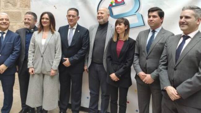 Autoridades en el Foro Linares Educa.