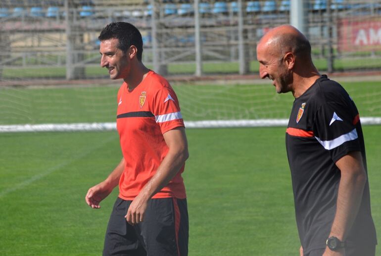 Ranko Popovic dirigiendo uno de los entrenamientos de pretemporada en las instalaciones de la Ciudad Deportiva del Real Zaragoza