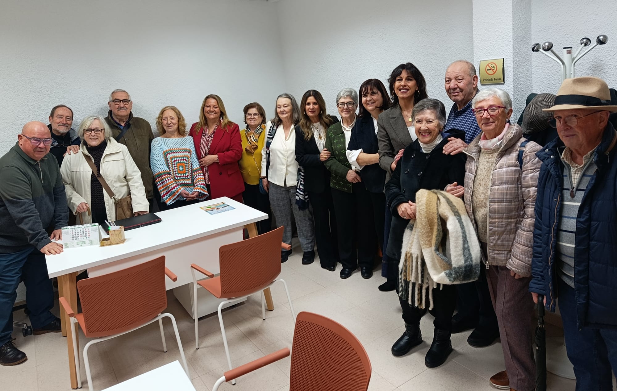 Usuarios y autoridades en el CPA de Linares.