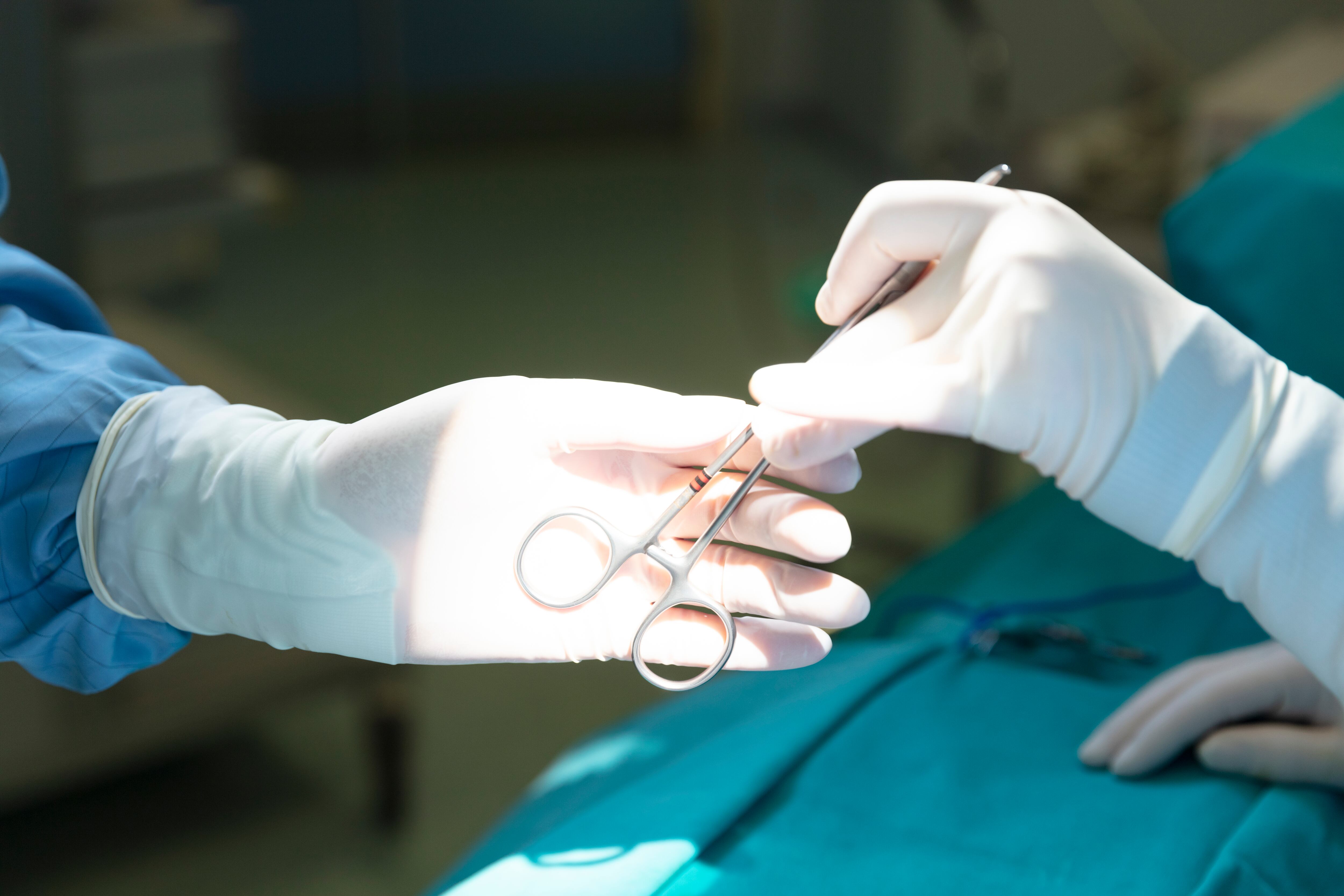 Detenido un cirujano por abusar presuntamente de una paciente