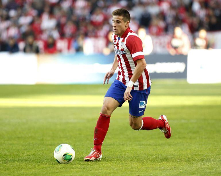 Aquino durante un partido con el Atlético de Madrid