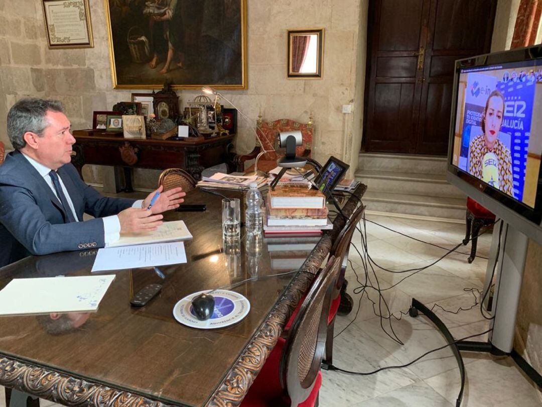 El alcalde de Sevilla ha participado en el encuentro digital de la Cadena Ser con los alcaldes de Cádiz, Córdoba y Granada. 