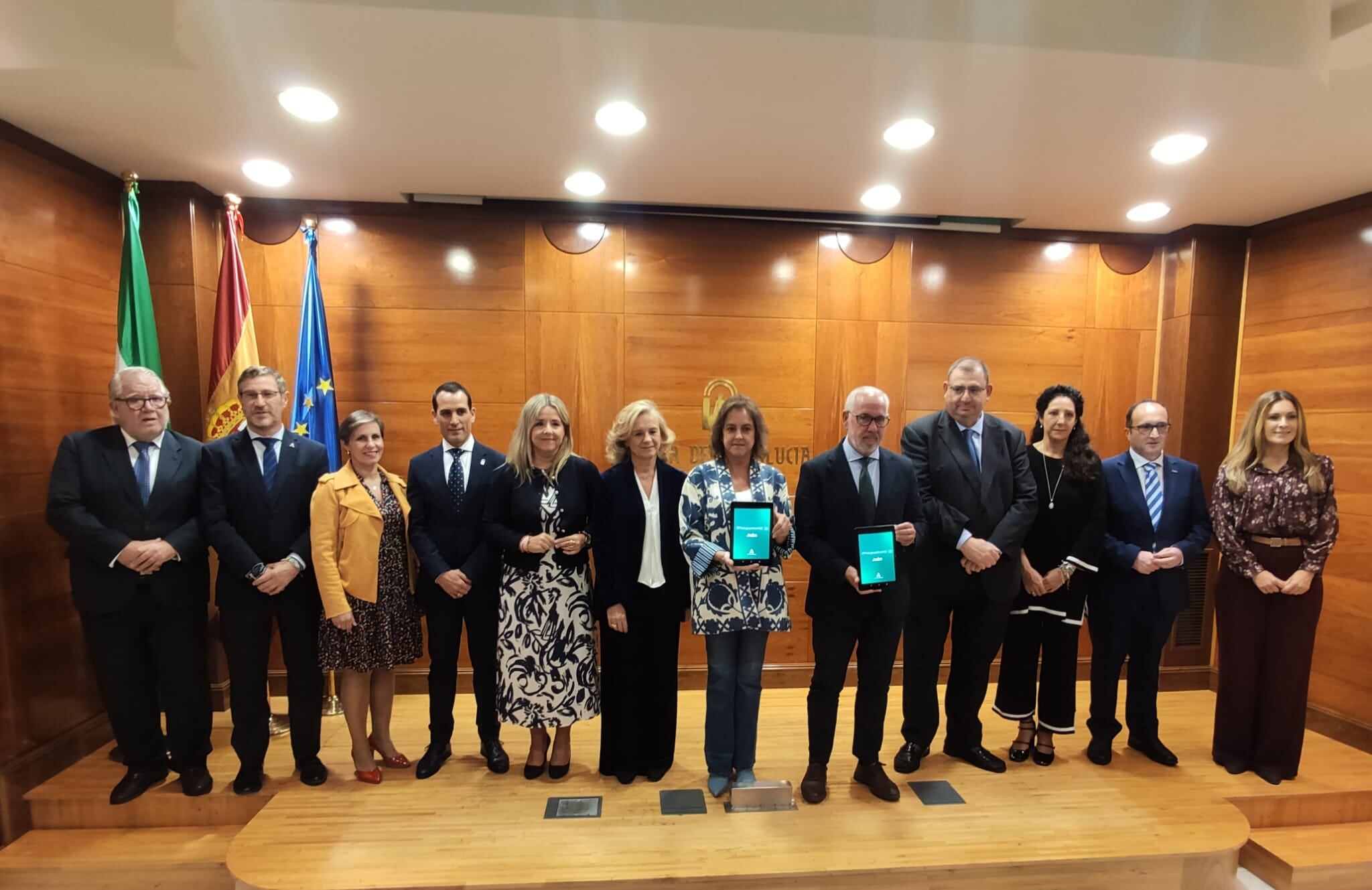 Personalidades políticas de la Junta de Andalucía en Jaén, momentos antes de la presentación del presupuesto para 2026.