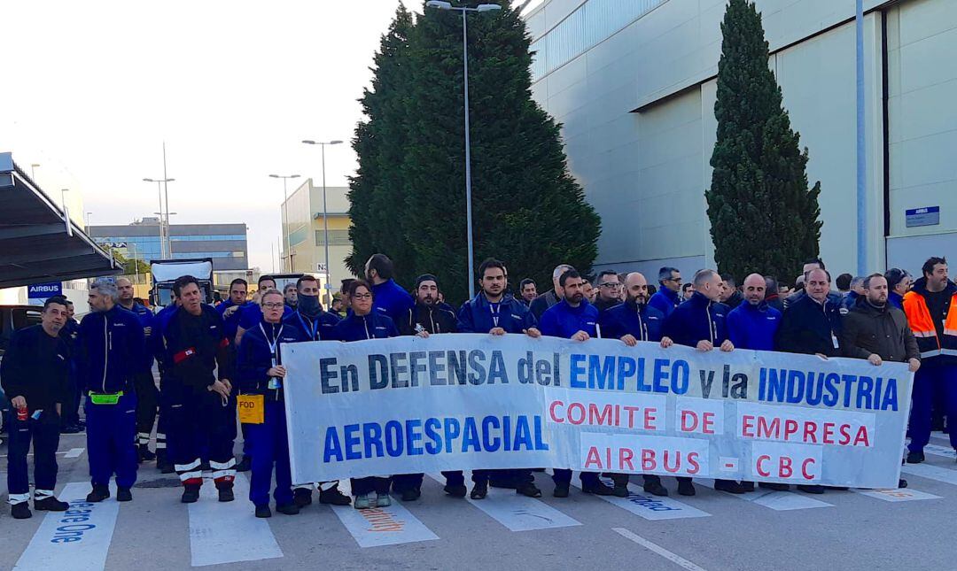 Empleados del centro de Airbus de El Puerto de Santa María concentrados hoy en la planta 