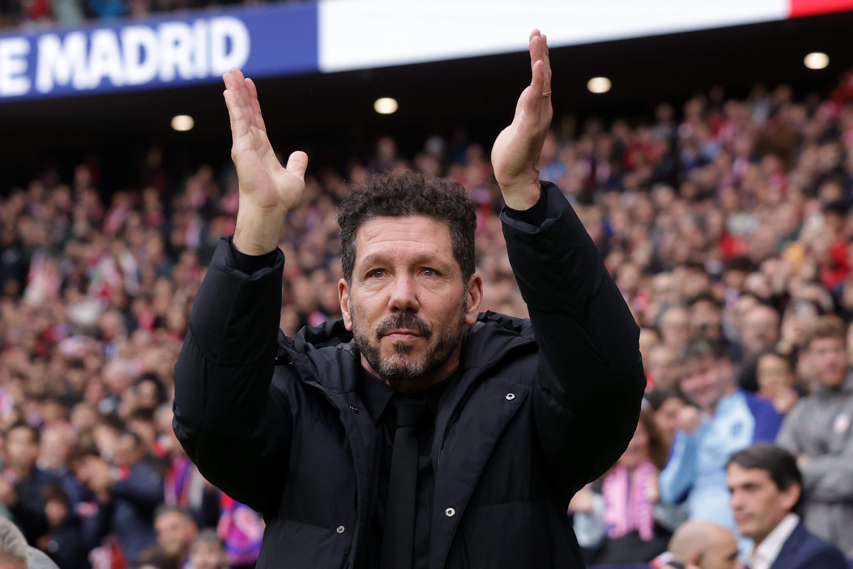 "Es el alma del Atlético": la atronadora ovación con la que el Metropolitano recibió a Simeone en su partido 700 como entrenador