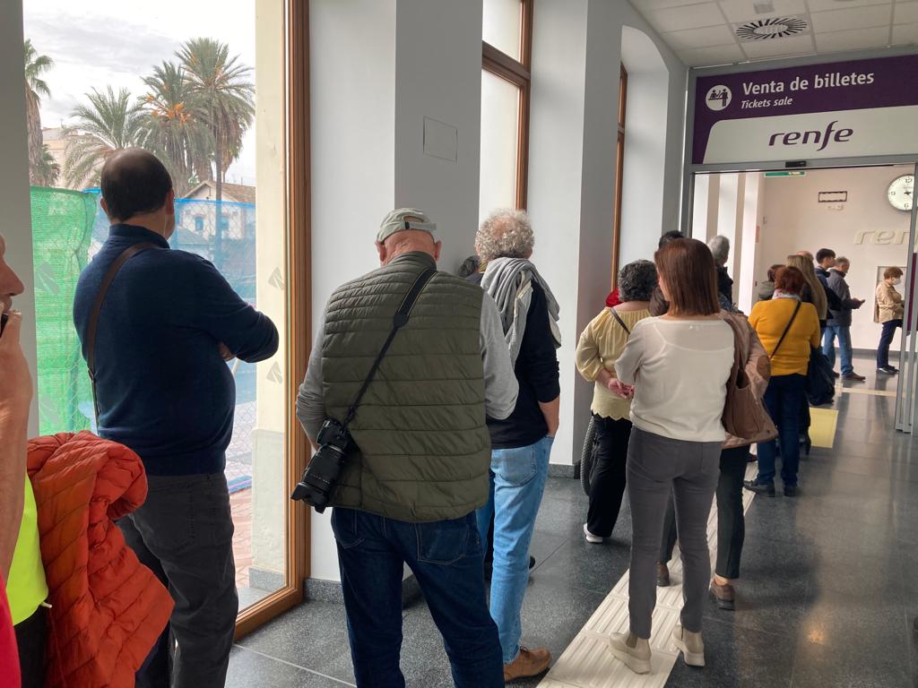 Colas en la estación del Carmen. Murcia