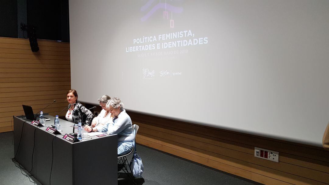 La Escuela de Comercio acoge la XVI Escuela Feminista &#039;Rosario Acuña&#039;.