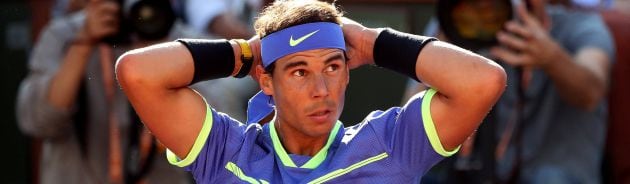 Nadal se aprieta la cinta del pelo