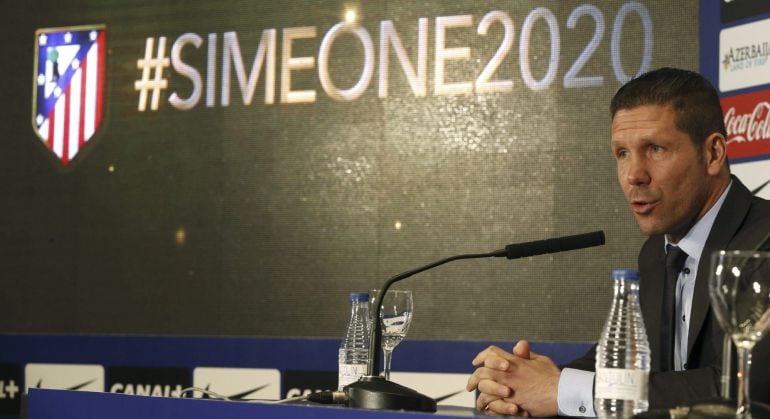Simeone, en su comparecencia posterior a la renovación como técnico del Atlético.