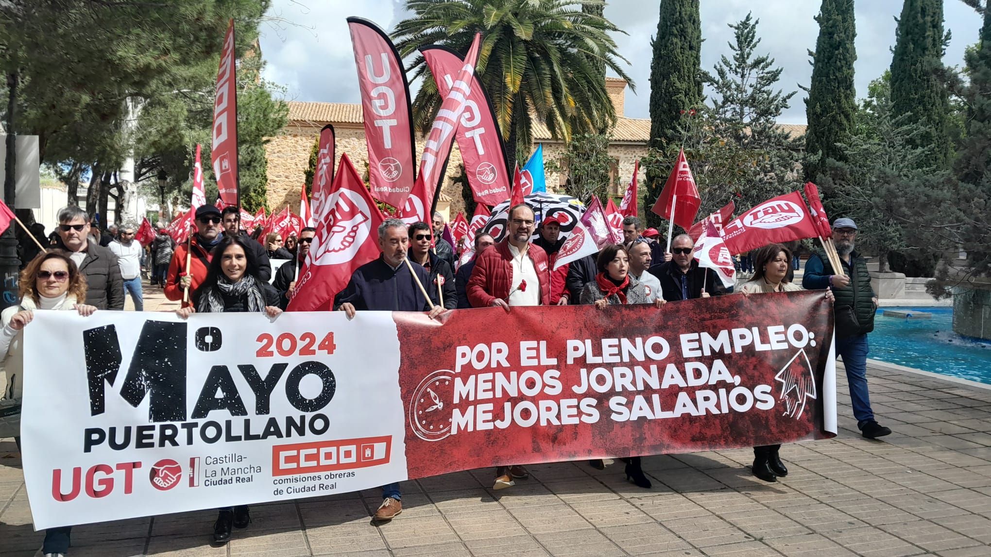 Cabecera de la manifestación en Puertollano