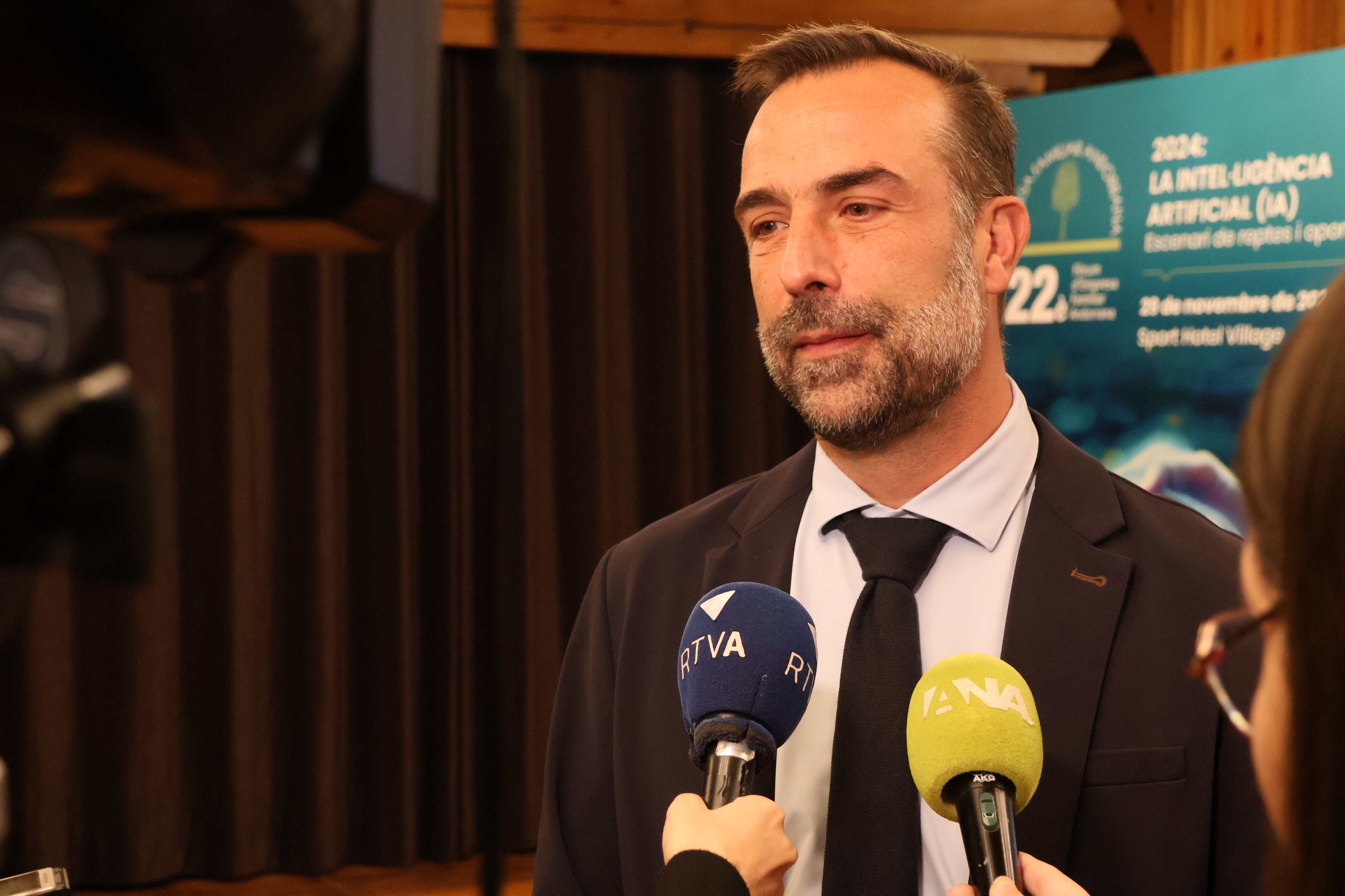 El president de l&#039;EFA, Daniel Armengol, atén la premsa abans de començar el 22è fòrum de l&#039;Empresa Familiar.