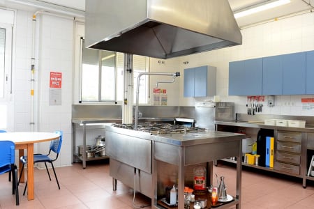 Les treballadores de cuina de 42 escoles bressol municipals no han cobrat la nòmina de gener