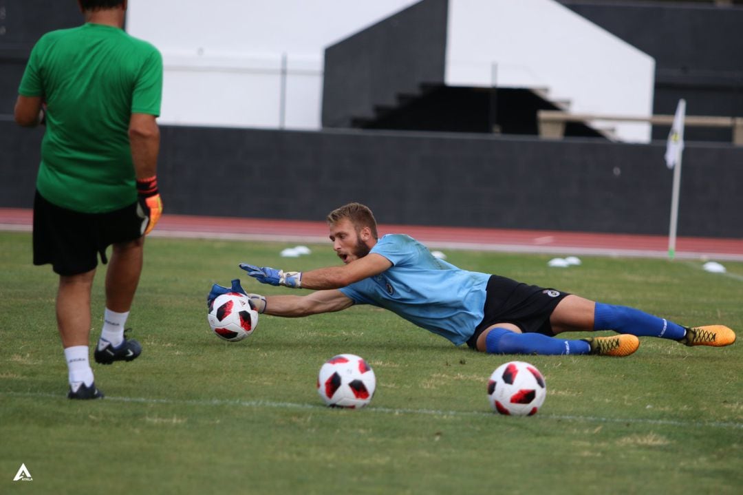 Javi Montoya durante un calentamiento.