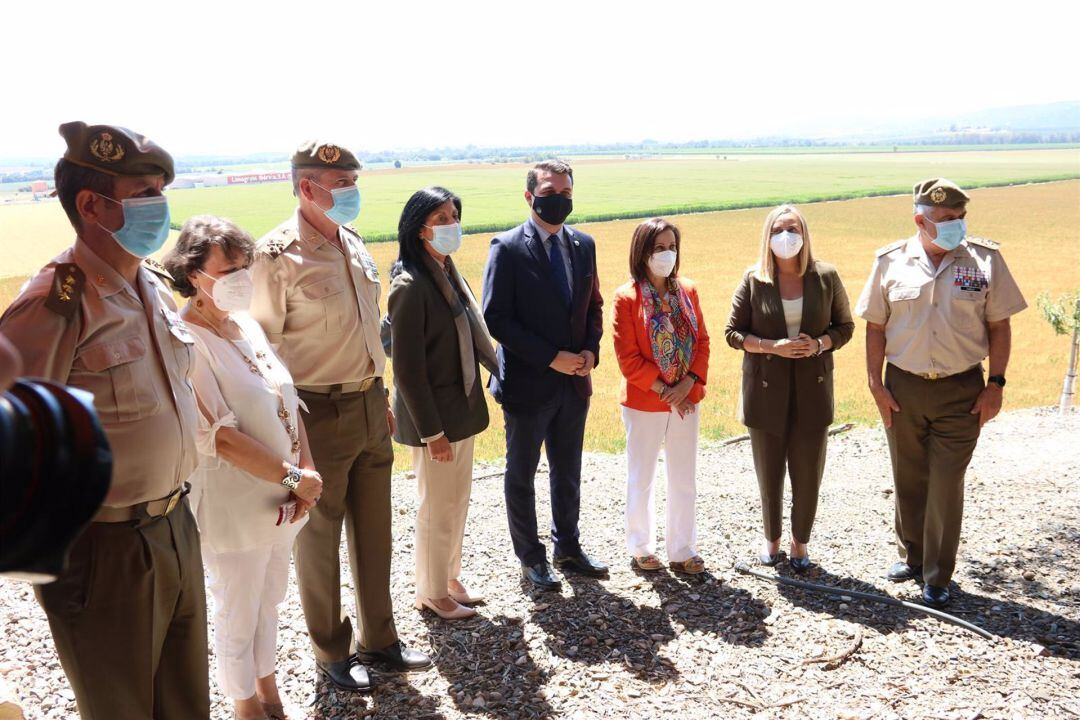 Visita de las autoridades a los terrenos que se dedicarán a la futura Base Logística del Ejército de Tierra.