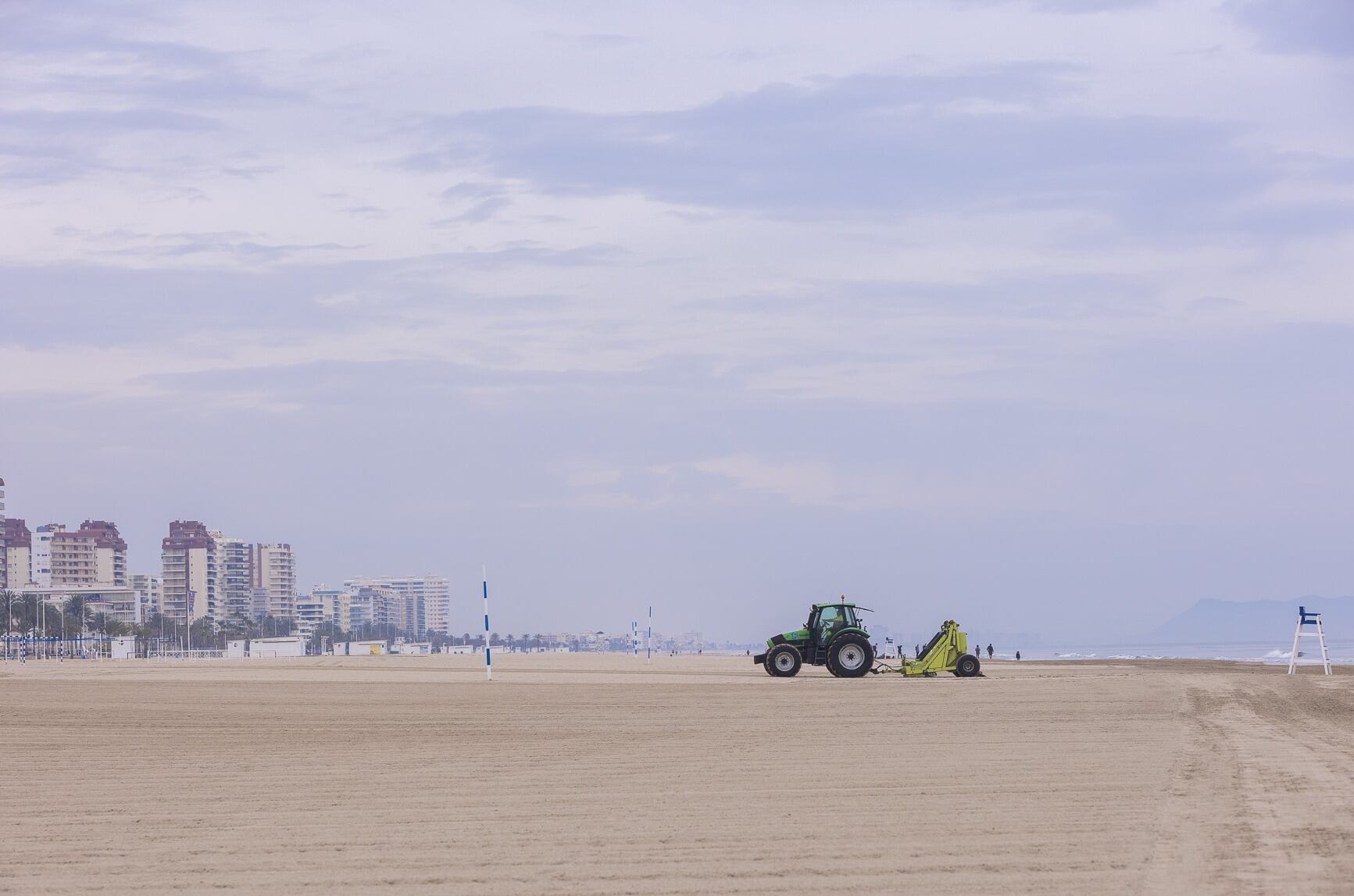 Servicios en marcha en la playa de Gandia