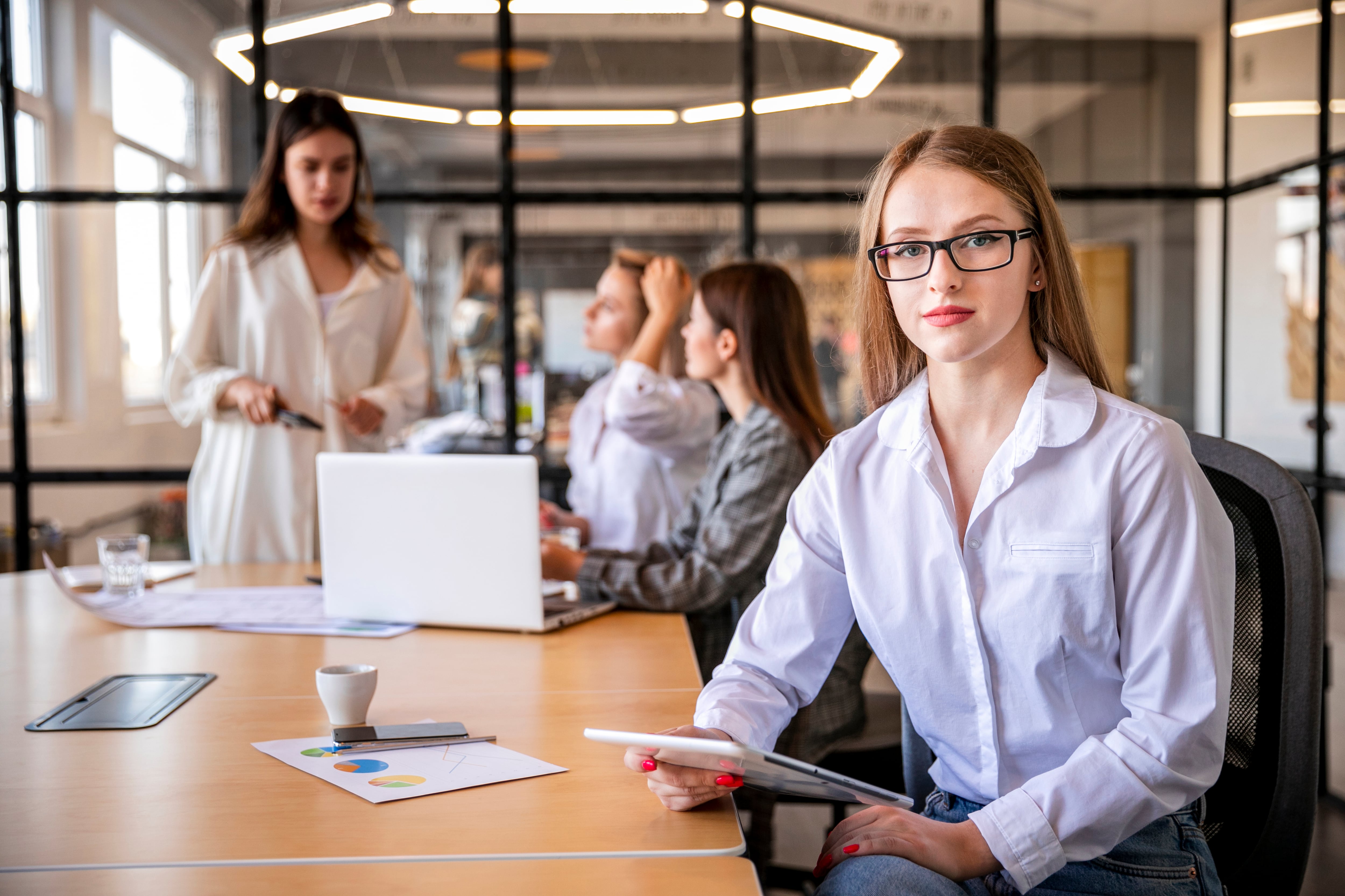 Al programa se suman los talleres ‘Cómo realizar una entrevista de trabajo’, ‘Utiliza la IA para elaborar tu CV’ y ‘Potencia tu marca personal’, entre otros