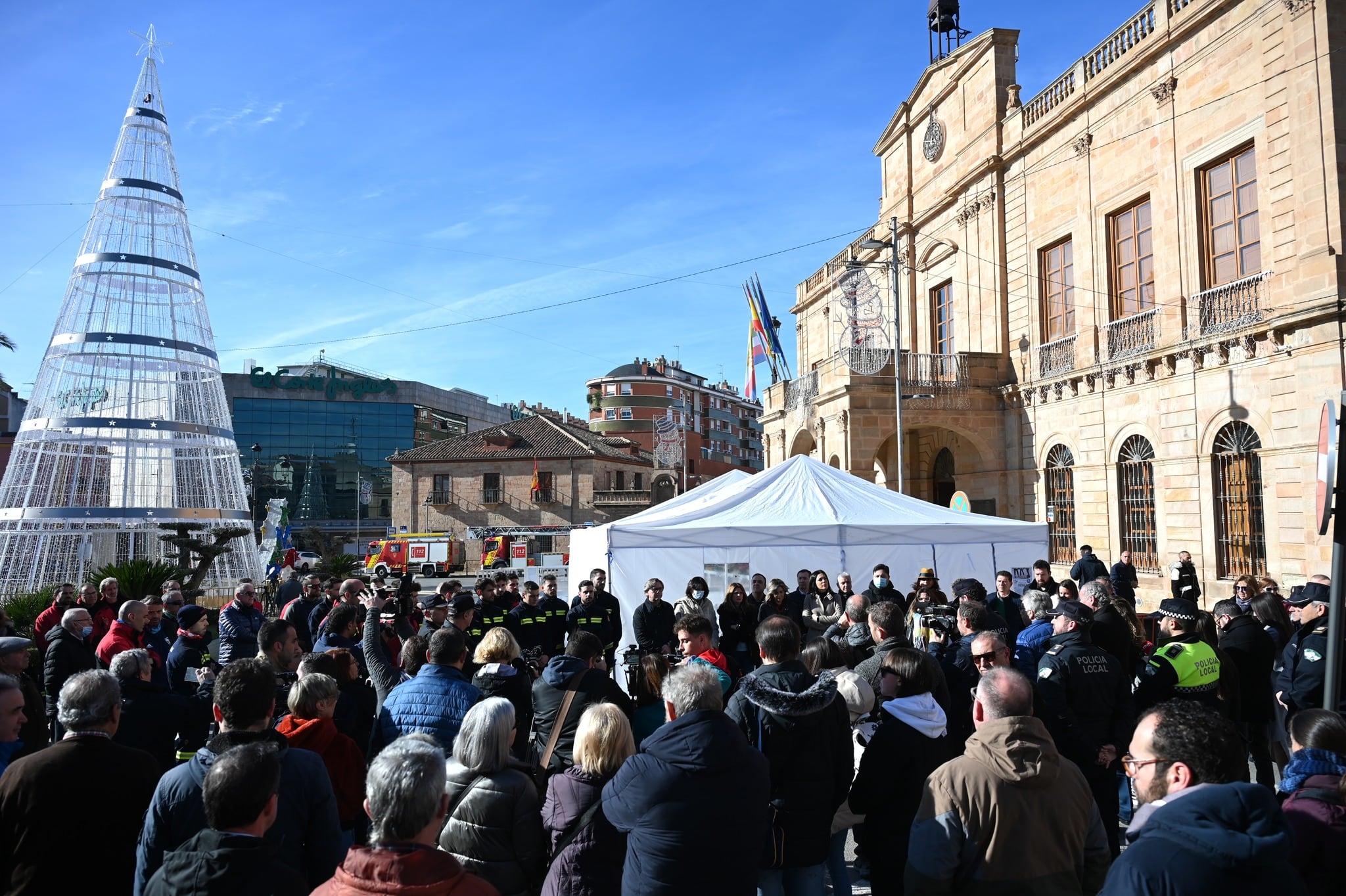 Minuto de silencio en recuerdo de las tres personas fallecidas por inhalación de monóxido de carbono en Linares