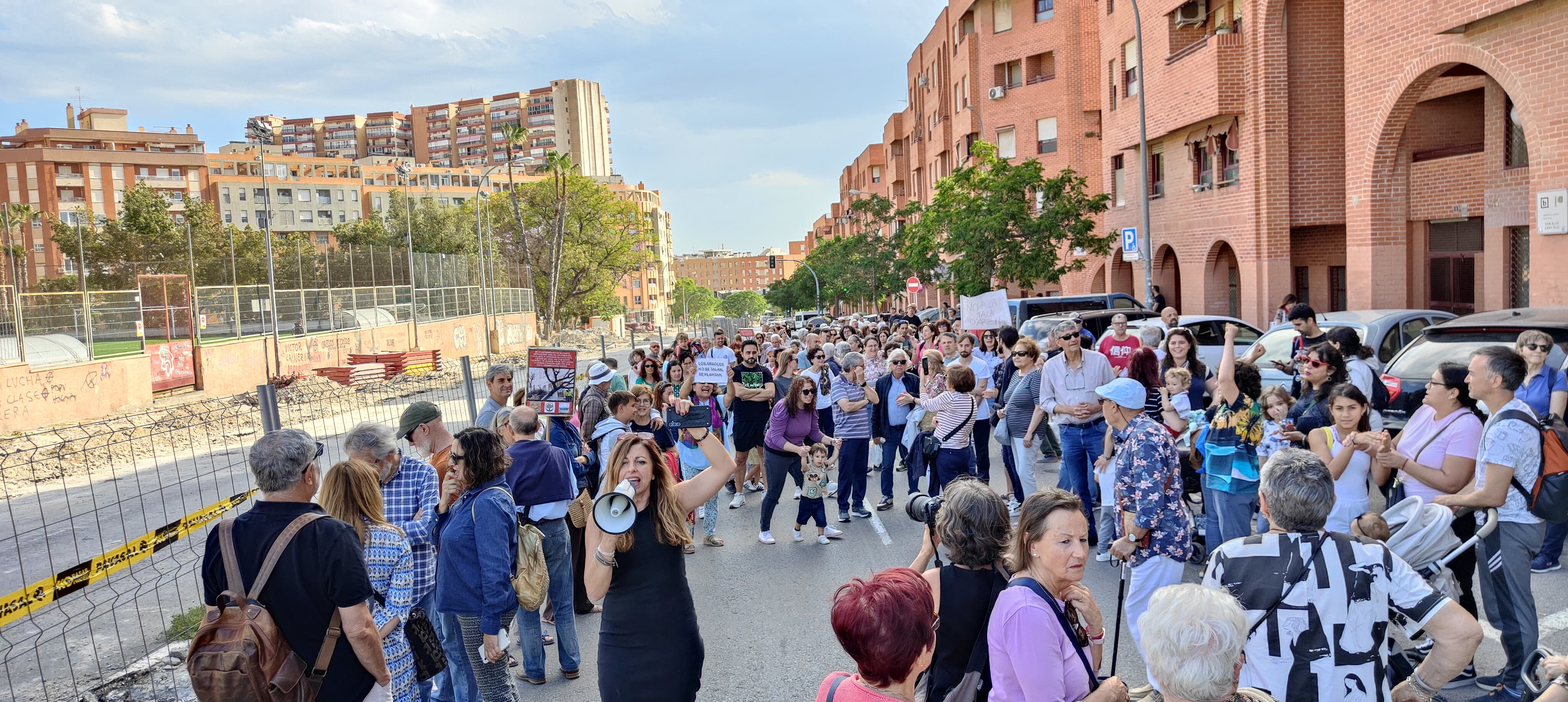 Manifestación contra la tala de 72 melias en San Blas