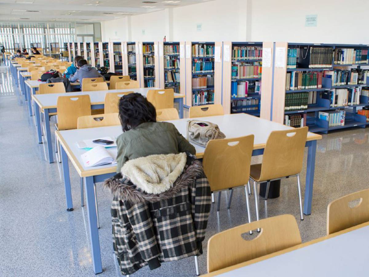 Imagen de una de las salas de estudio de la Universidad de Zaragoza