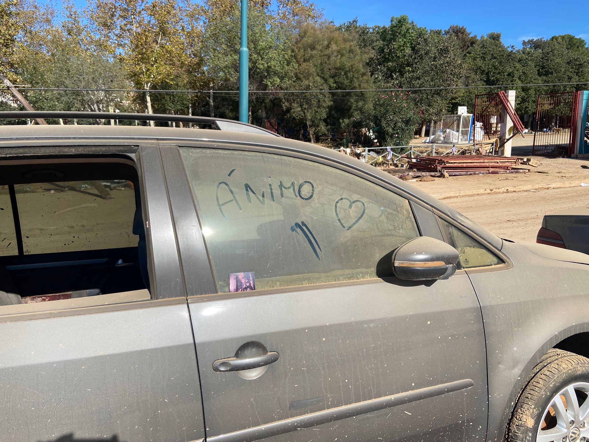 Vehículo siniestrado en las calles de Catarroja