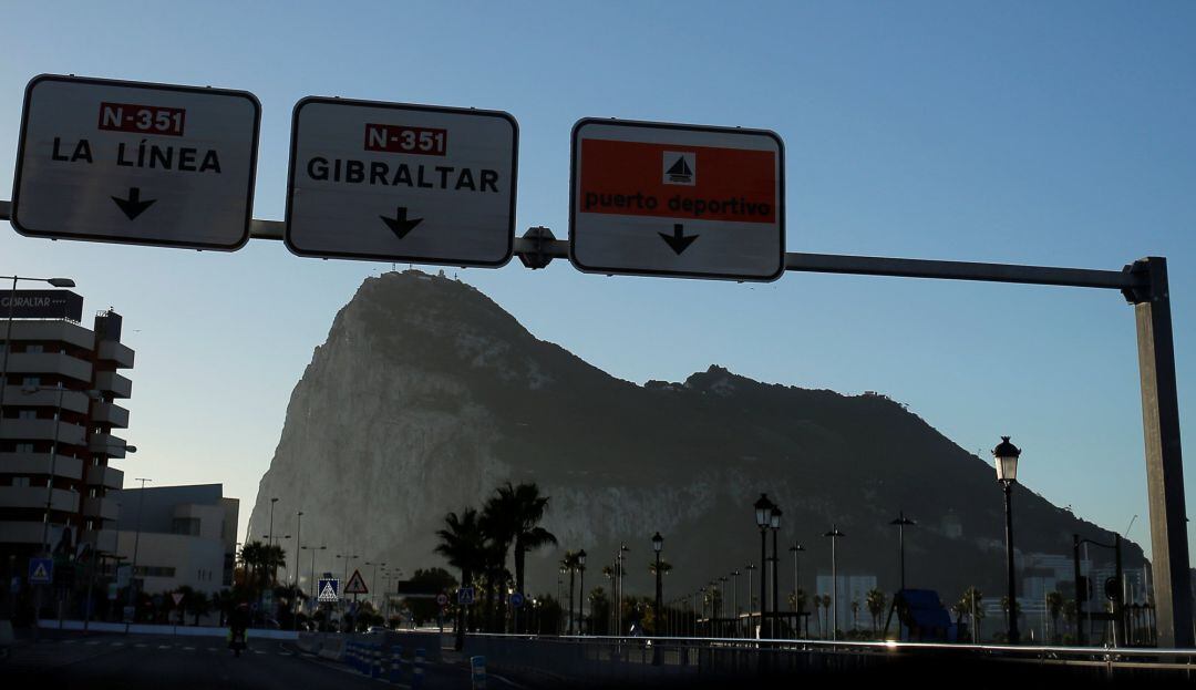 El peñón de Gibraltar visto desde La Línea de la Concepción