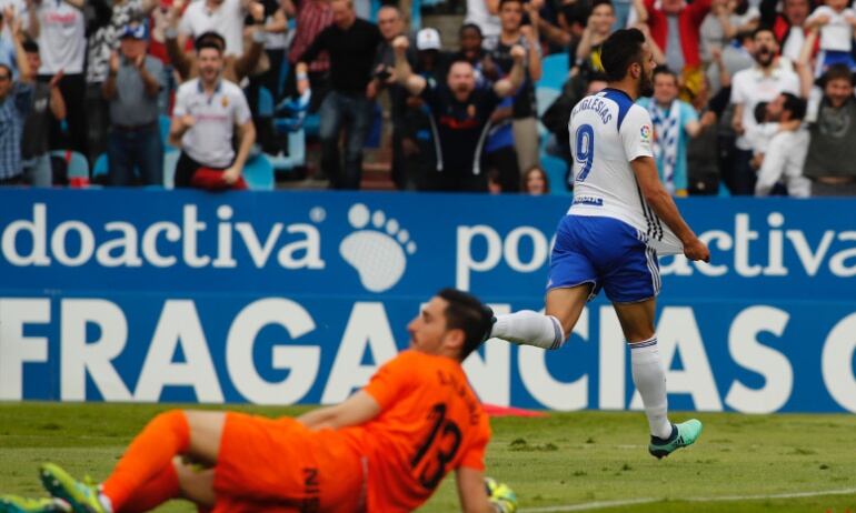 Borja Iglesias bate a Mariño en el segundo gol de la tarde